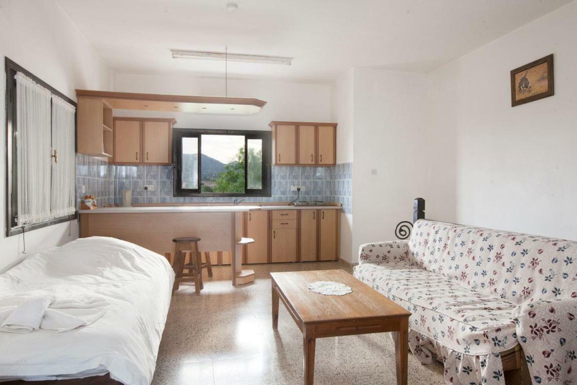 Balci Plaza Hotel And Balci Plaza Guest Bungalows Karpaz Peninsula Selenias 外观 照片